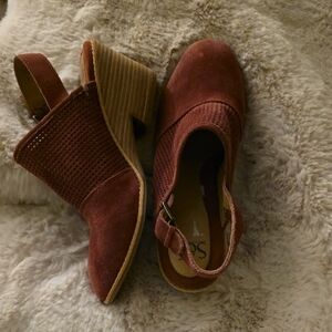 NWOB Sofft Women's Rust Color Suede Mules with Tan Heel-Size 11